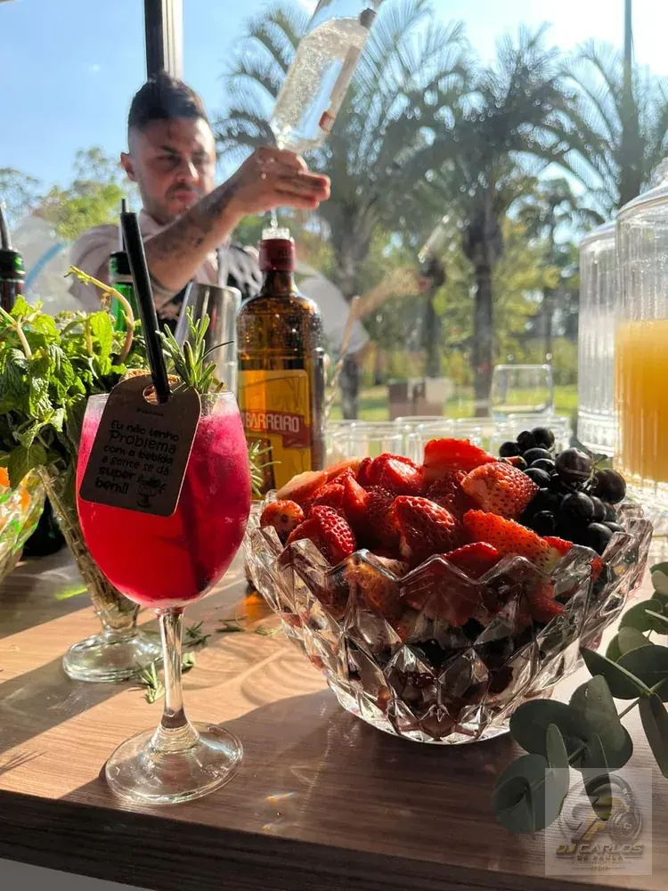 Bartender profissional: como funciona o serviço de drinks no evento