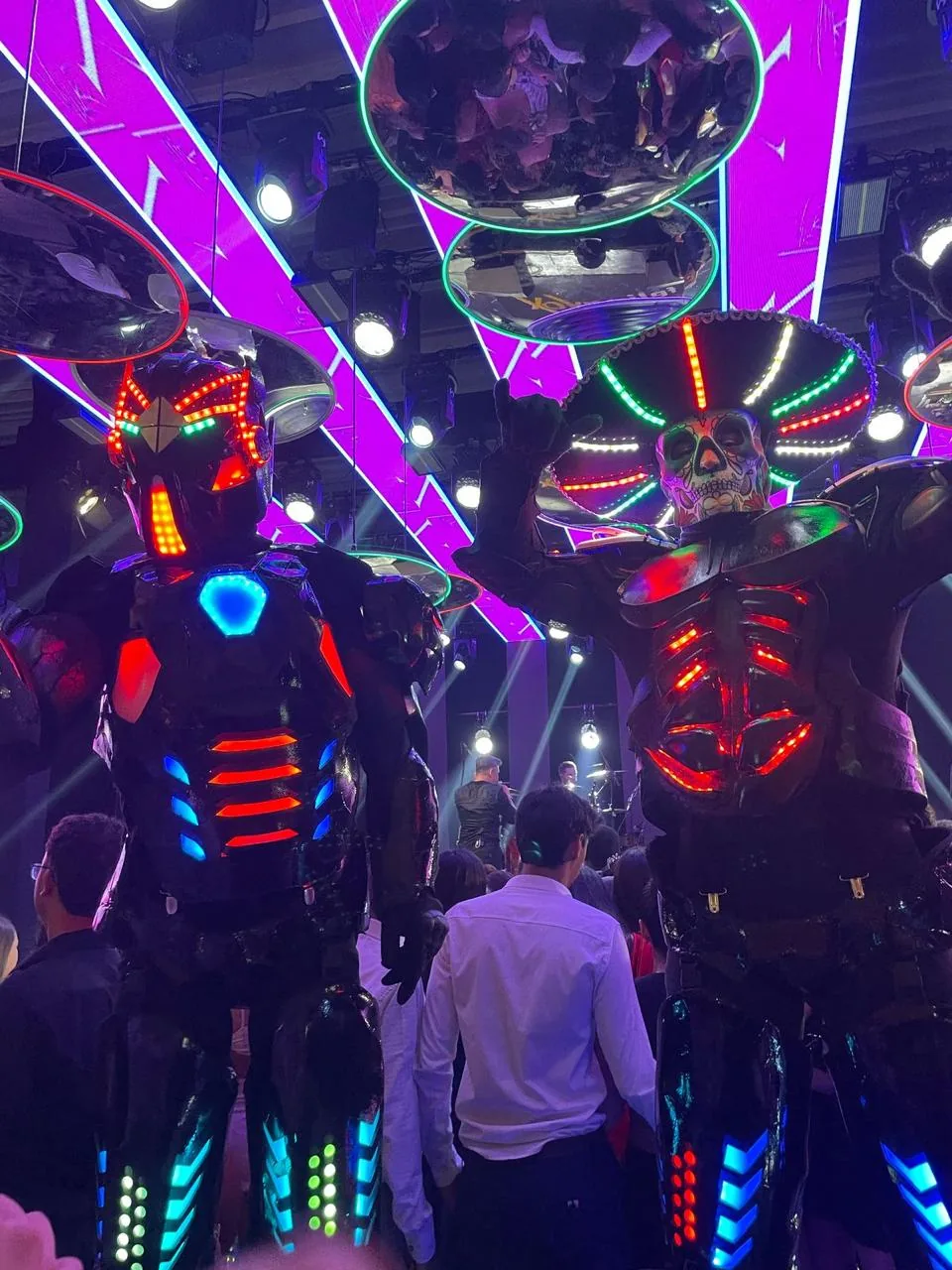 Robô de LED Mandala em festa