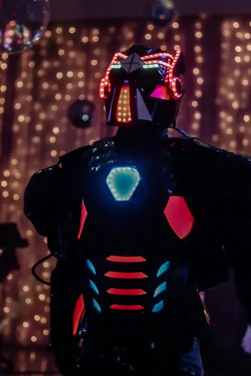 Robô de LED com convidados - Mandala Eventos
